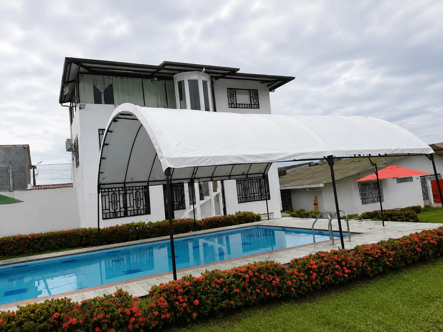 Hangar para taller mecánico