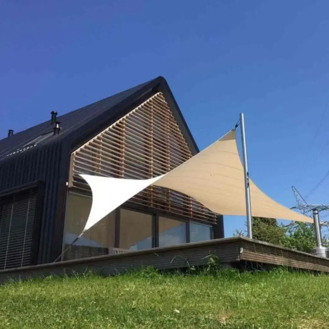 Membrana tensada en restaurante con terraza
