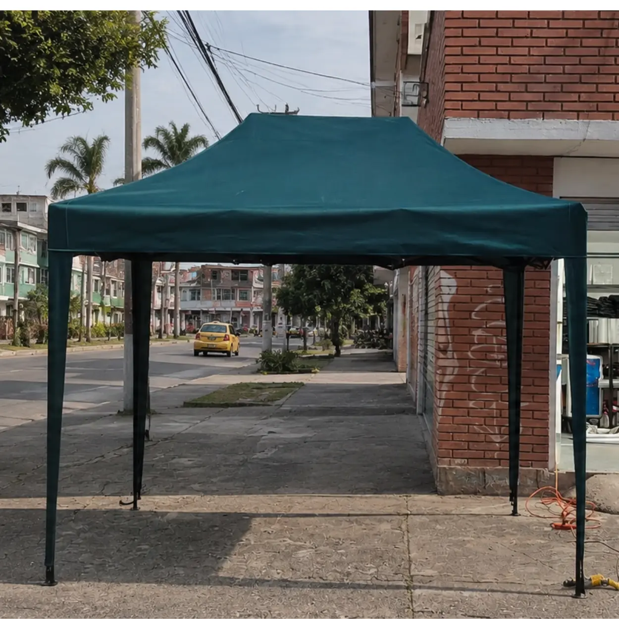 Kiosco plegable cerrado, vista 3/4