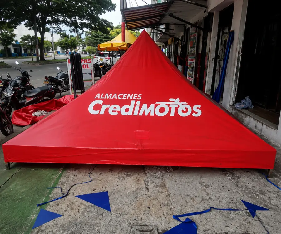 Kiosco plegable 3x3m instalado en feria de alimentos en Villavicencio