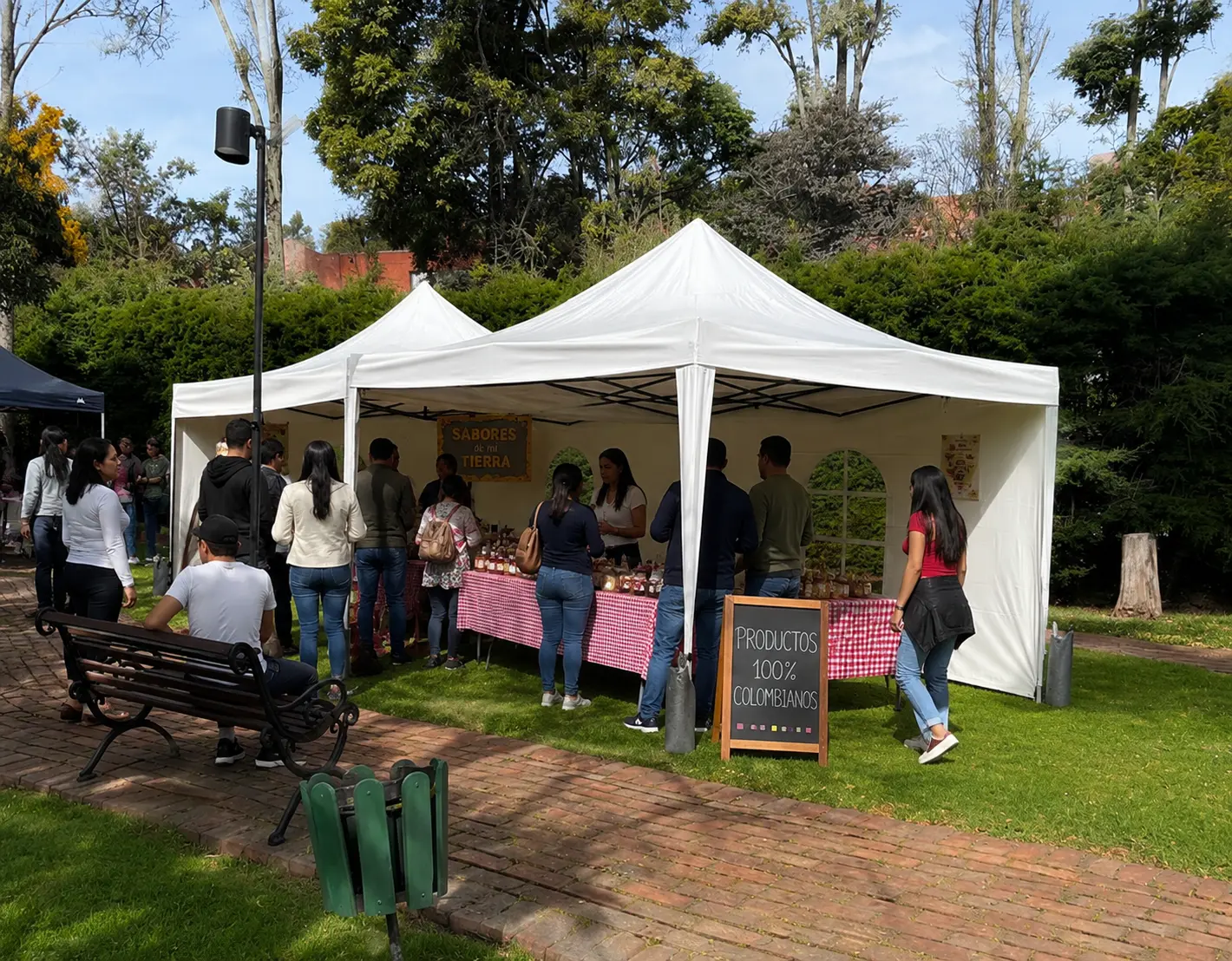 Kiosco plegable como punto gastronómico en parque o food court — Carpas El Sol